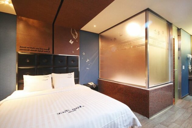 Gunsan New Fox - Photo2