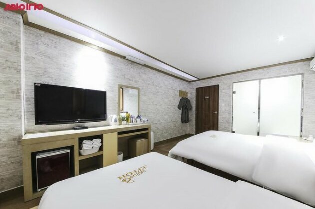 Q Motel Gunsan - Photo4