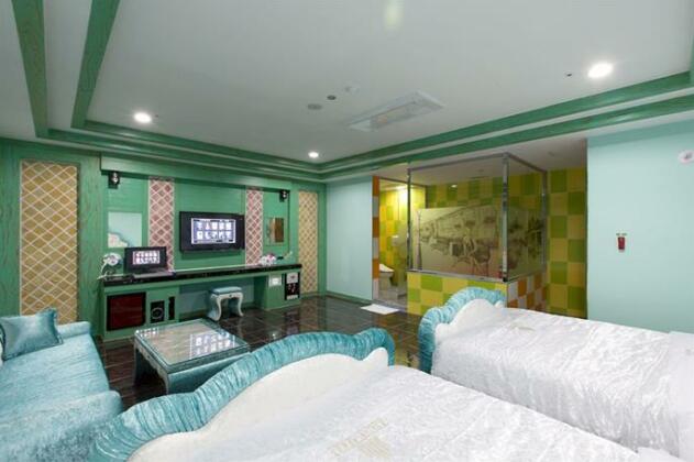 Tower Palace Tourist Hotel - Photo3