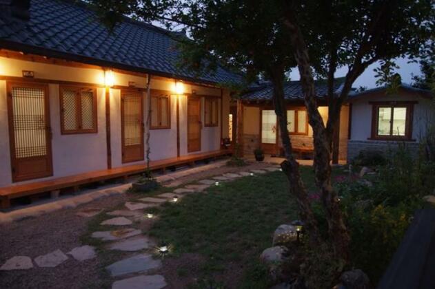 Floral Space Hanok Guesthouse - Photo2