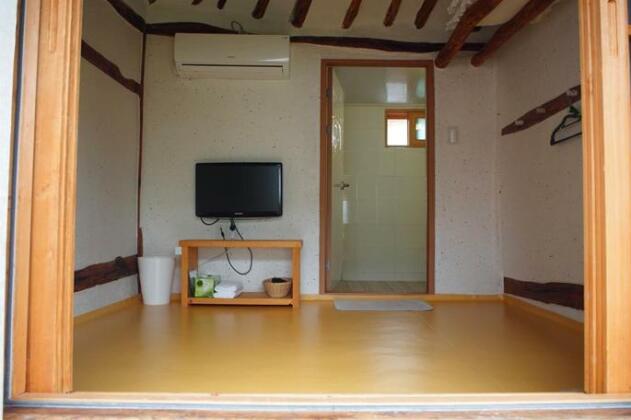Floral Space Hanok Guesthouse - Photo4