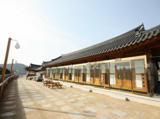 Geumojeong Hanok Guesthouse