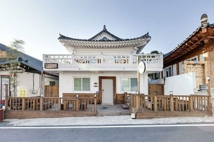Gyeongju Hayan jip Pension