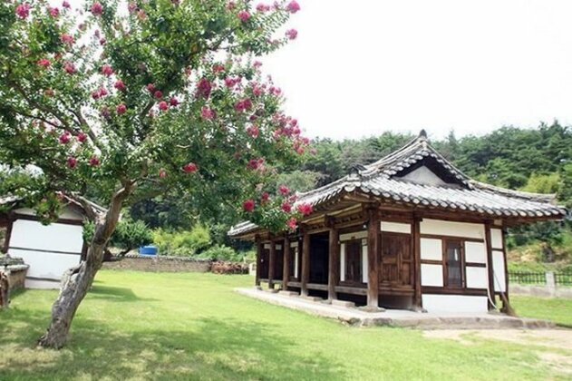 Gyeongju Mansongjeong - Photo2