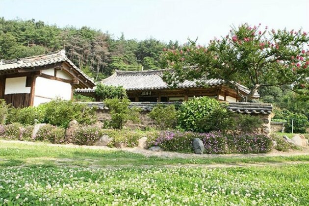 Gyeongju Mansongjeong - Photo3
