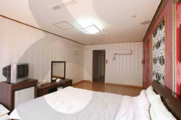 Gyeongju Tourist Hotel - Photo2