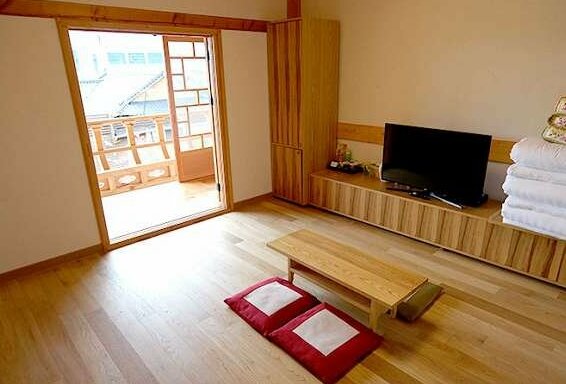 Hwangnamguan Hanok Village - Photo4