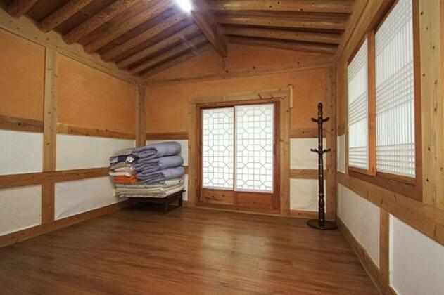 Mudroom Hanok Pension - Photo3