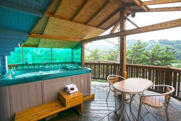 Hoengseong Pine tree story pension - Photo2