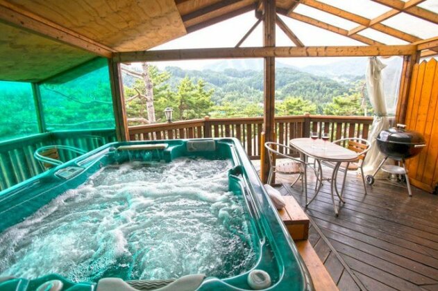 Hoengseong Pine tree story pension - Photo3