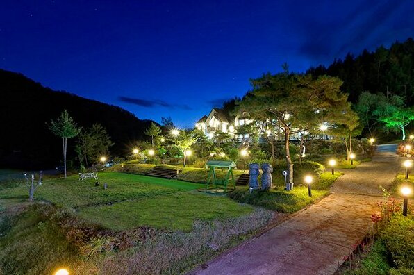 Hongcheon Gogh and sunflower Pension - Photo5
