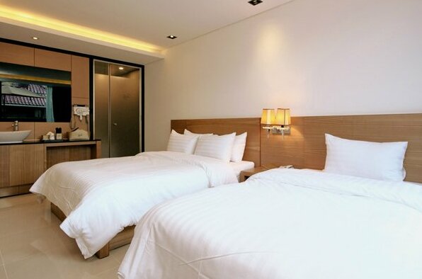 R Lee Suite Hotel Ganseok - Photo5