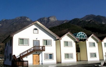 Jecheon Worak Pensionville Gauguin House
