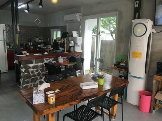 Aria Guesthouse - Hostel - Photo3
