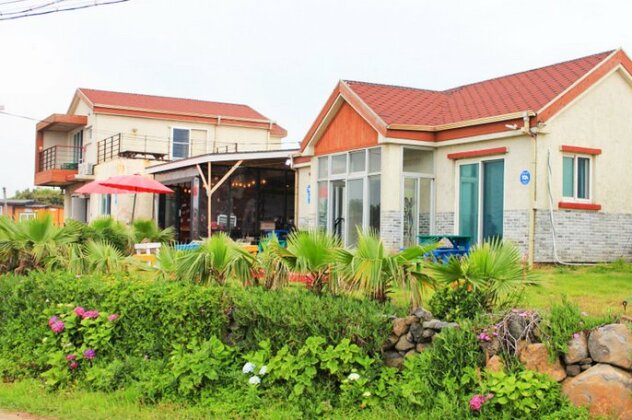 Jeju Red Hair Mong Guesthouse - Photo2