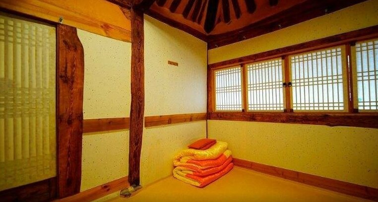 Baeknyun Hanok - Photo3