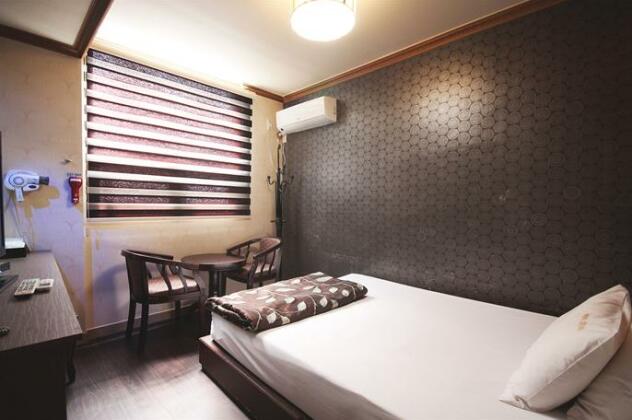 Cinema Motel Jeonju - Photo2
