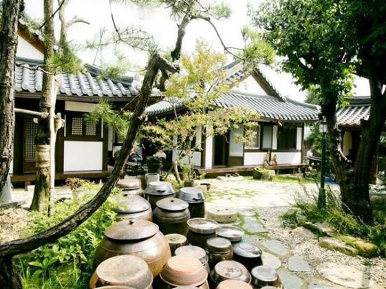 Ewha Gotaek Hanok Hotel - Photo4