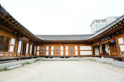 Jeonju Hanok Living Experience Center