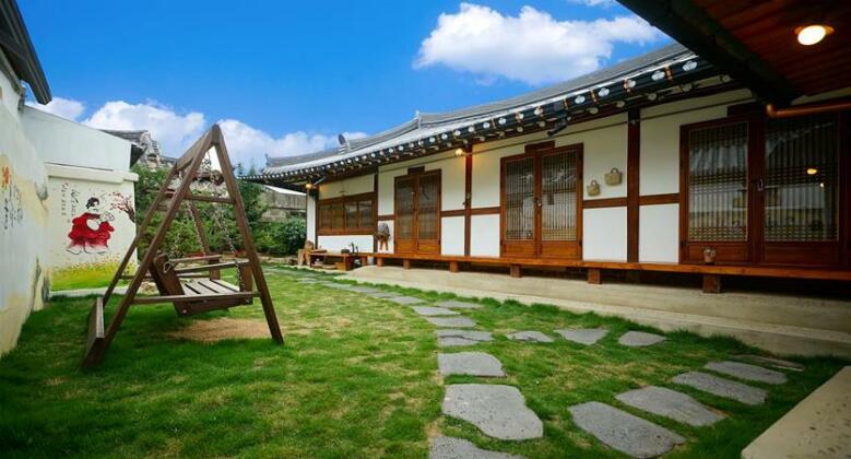 Jeonju Hanok Village Arrangwol