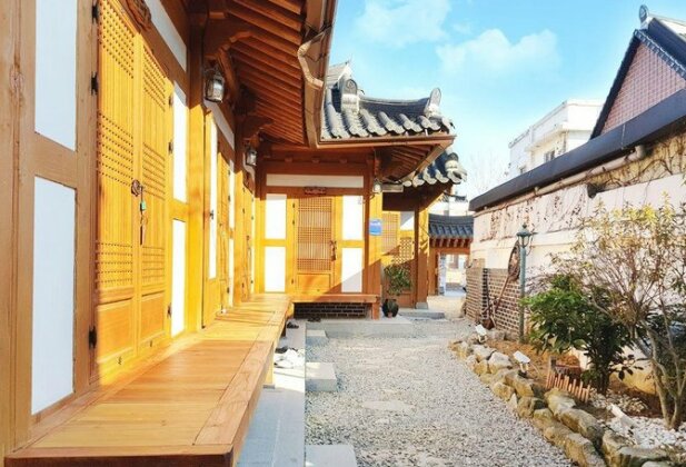 Jeonju Hanok Village Beautiful Hanok GuestHouse