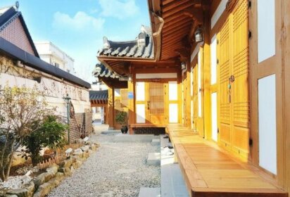 Jeonju Hanok Village Beautiful Hanok GuestHouse