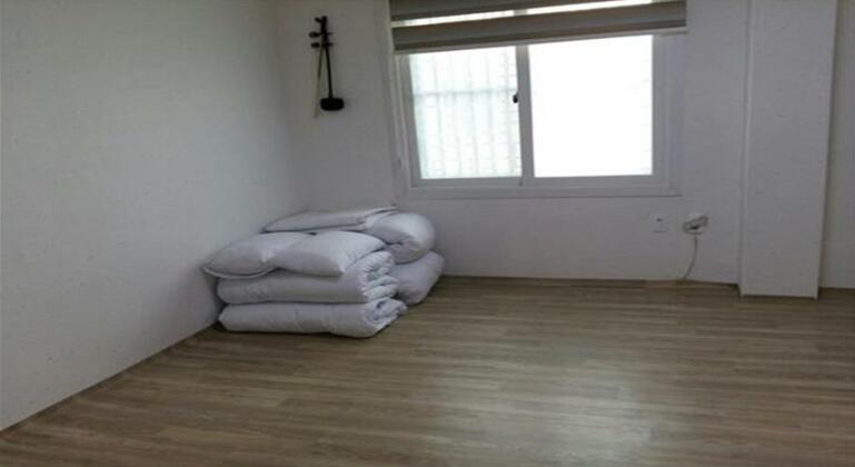 J&J Guesthouse Jeonju - Photo2