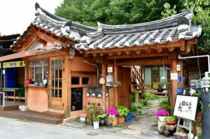 Pinetree View Hanok Guesthouse