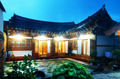 Saekdong Jeogori Hanok Guesthouse Jeonju