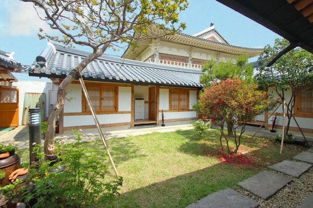 Sarangnamoo Hanok Guesthouse
