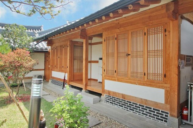 Sarangnamoo Hanok Guesthouse - Photo2