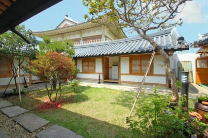 Sarangnamoo Hanok Guesthouse