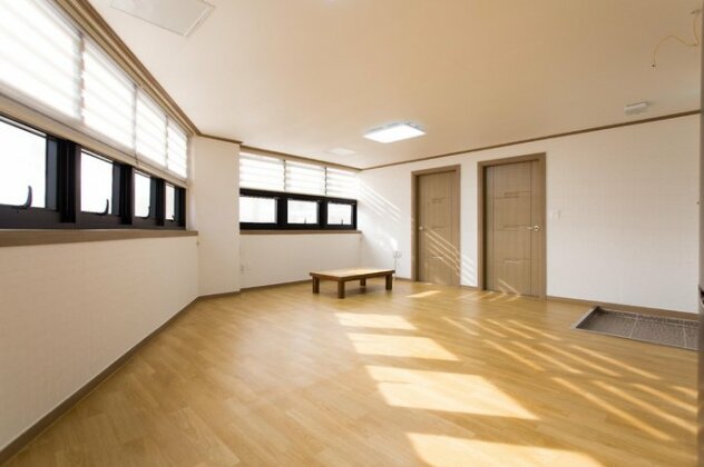 Views Over Hanok Villiage - Photo2