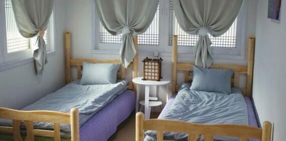 Guesthouse Thira