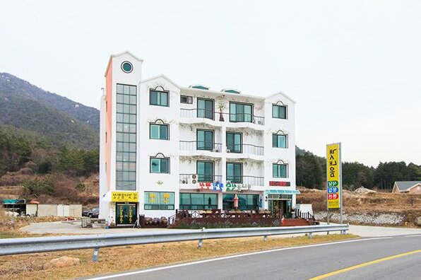 Namhae Ketneum Pension - Photo3