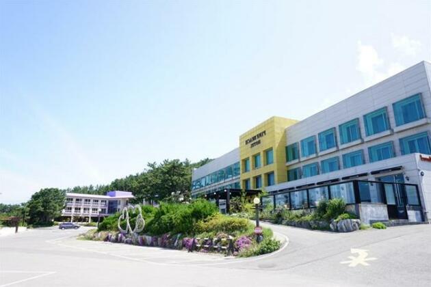 Pine Beach Hotel