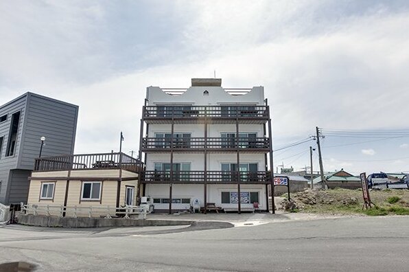  Photo 1