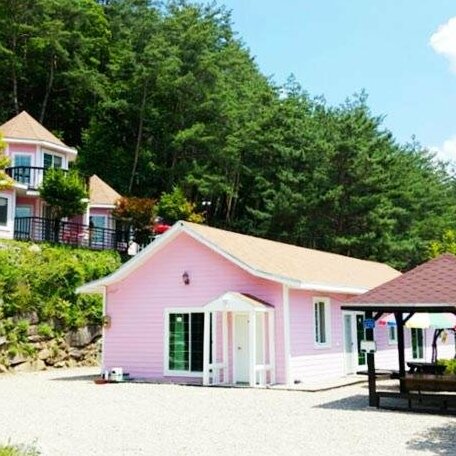 Pinkhouse Pension - Photo2