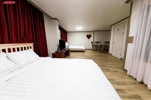 Geumgang Beach Motel - Photo4