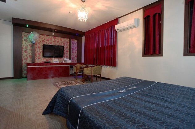 Seocheon Benz - Photo2
