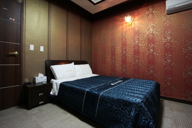 Seocheon Benz - Photo4