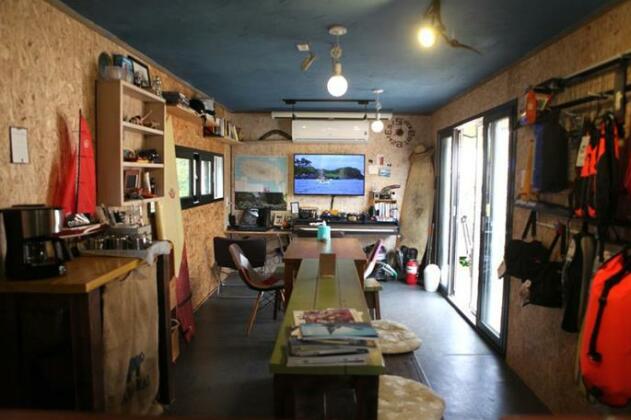 Basecamp Guesthouse - Photo2