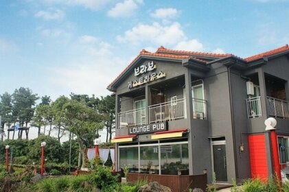 Jeju Bravo Lounge Pub Guesthouse