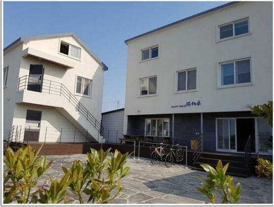 Two Wheels Guest House - Photo2