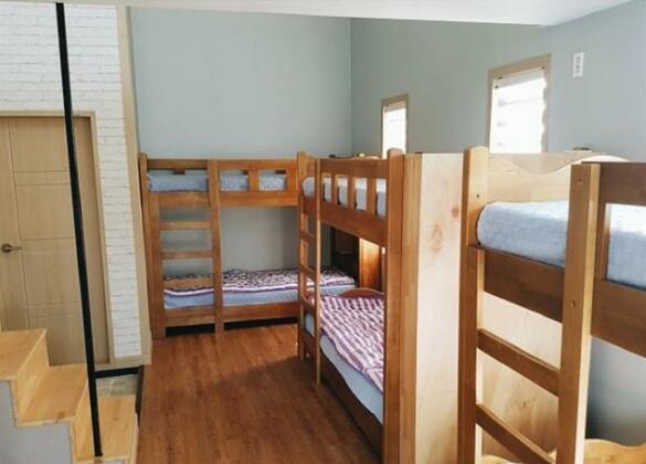 Two Wheels Guest House - Photo3