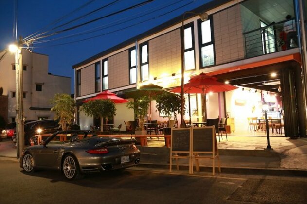 88 Guesthouse & Cafe - Photo2