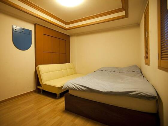 BLU2 Guesthouse Shinchon - Photo3