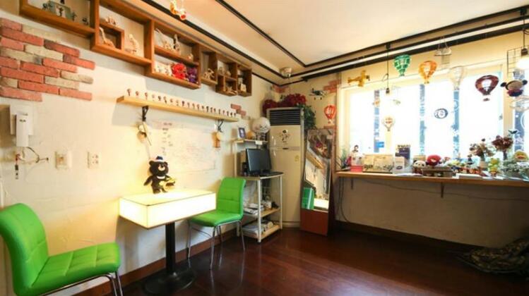Comeinn Guesthouse Hongdae - Female Only - Photo2
