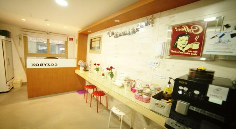 Cozybox Guesthouse - Photo2