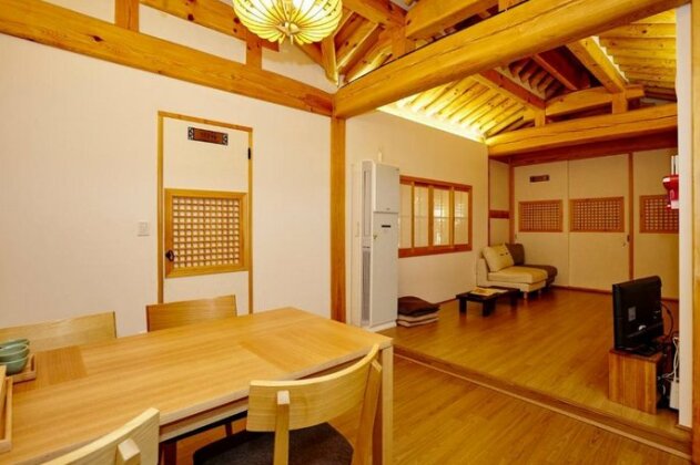 Hanok 24 Guesthouse Gyeongbokgung - Photo4
